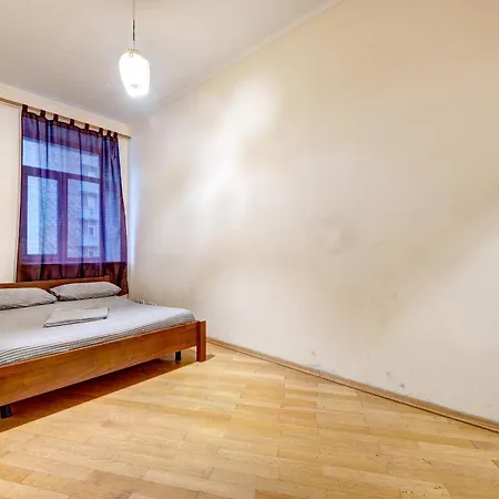 3-кімнатні, метро палац спорту Apartment